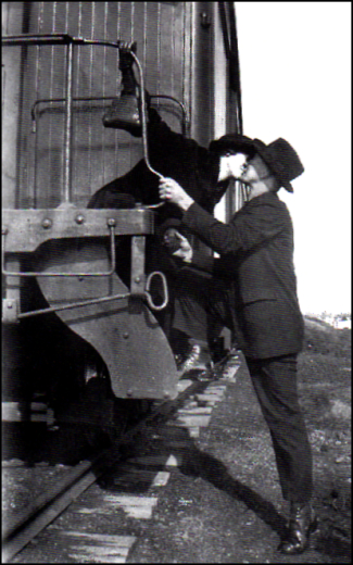 (Kissing on the Train)