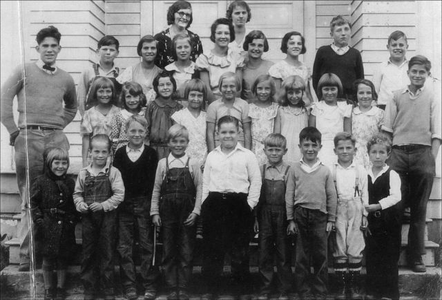 (Meadow school students 1933-34)