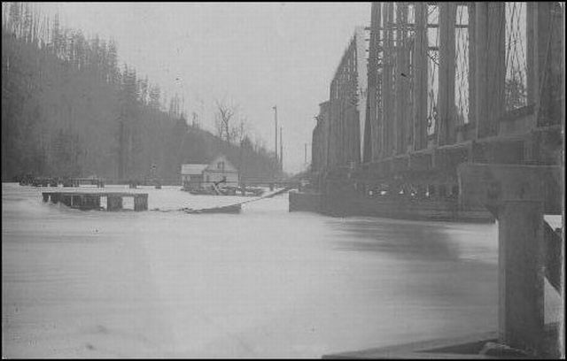 (Flood Clear Lake bridge)