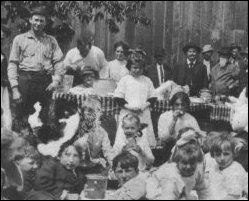 (Qualls ranch picnic 1916)