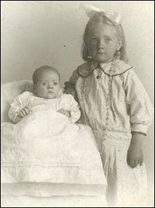(Helen and Josephine 1915)
