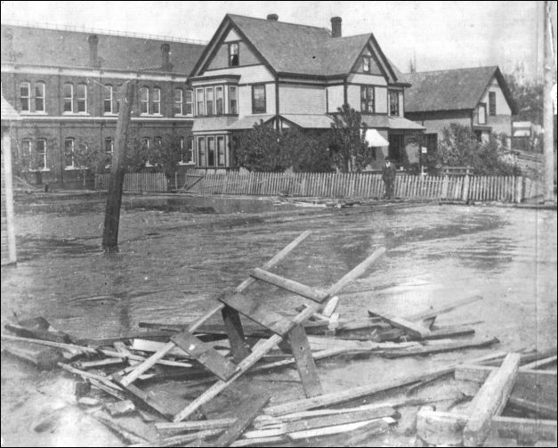 (Decatur home and courthouse)